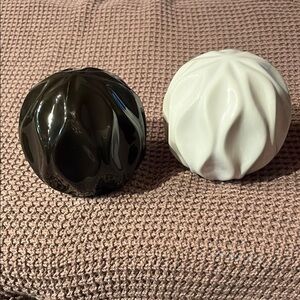 Black and White Ceramic Decorative Spheres